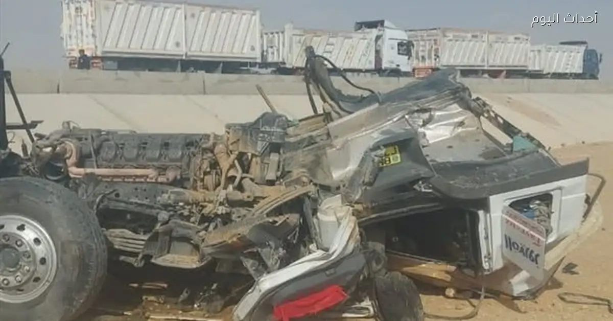 مصرع شخص وإصابة آخر في انقلاب سيارة نقل بالسويس القاهرة