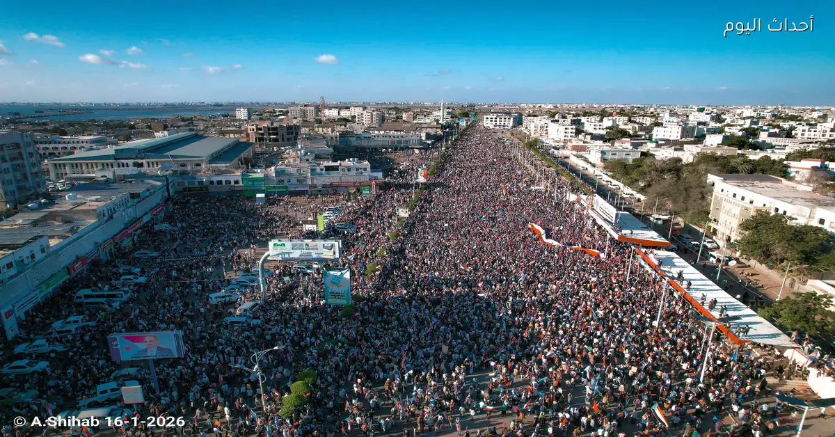 مظاهرة حاشدة في عدن تأييدًا للإعلان الدستوري ودعمًا للمجلس الانتقالي الجنوبي