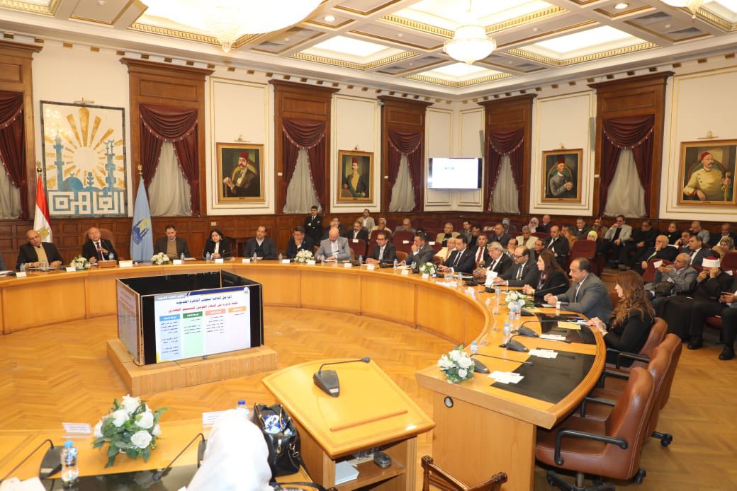 جانب من الاجتماع مع محافظ القاهرة