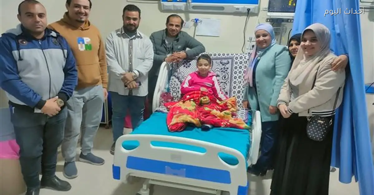 ممر شرفي لتوديع طفلة تعافت بعد 60 يوماً في العناية ببني سويف