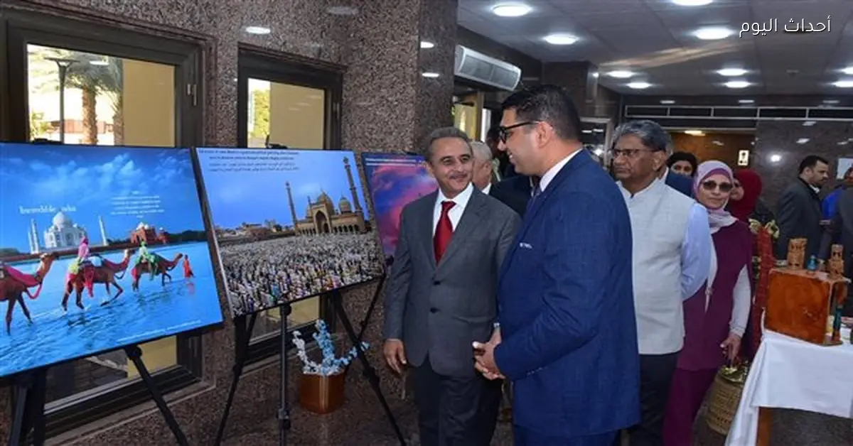 نائب محافظ الأقصر يكرم الطلاب الفائزين بمسابقة لمحات من الهند