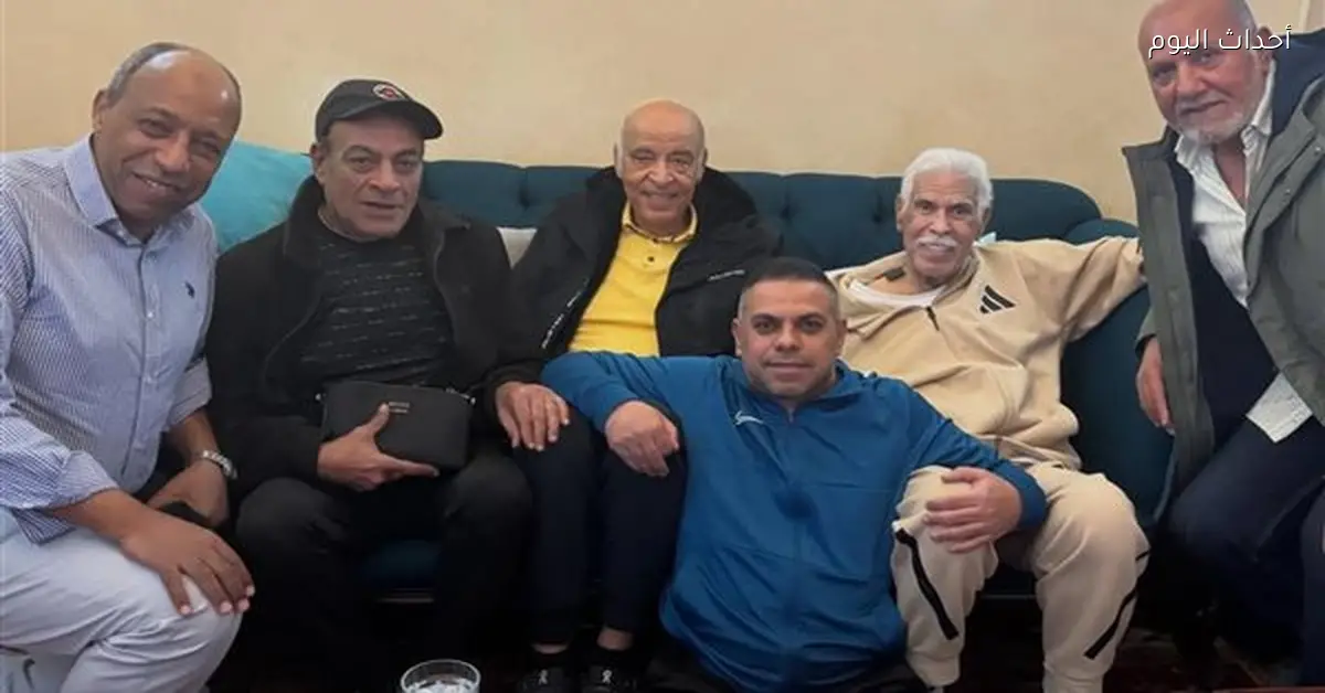 نجوم الإسماعيلي يزورون حسن شحاتة في منزله