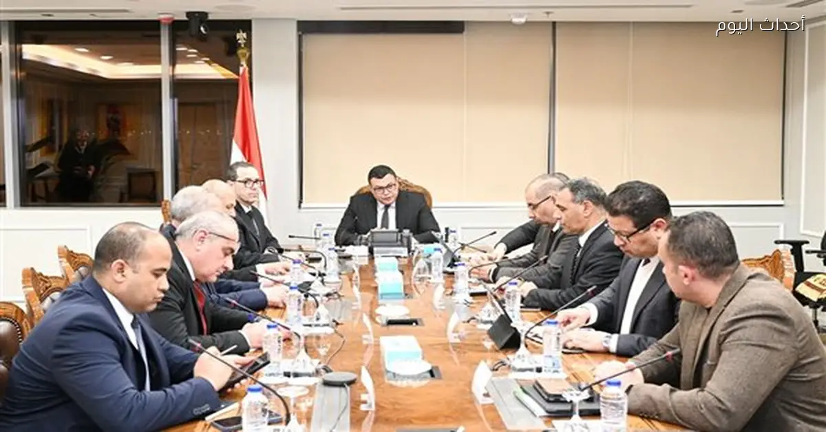 وزير الإسكان يبحث التعاون مع وفد شركة سانت غوبان الفرنسية