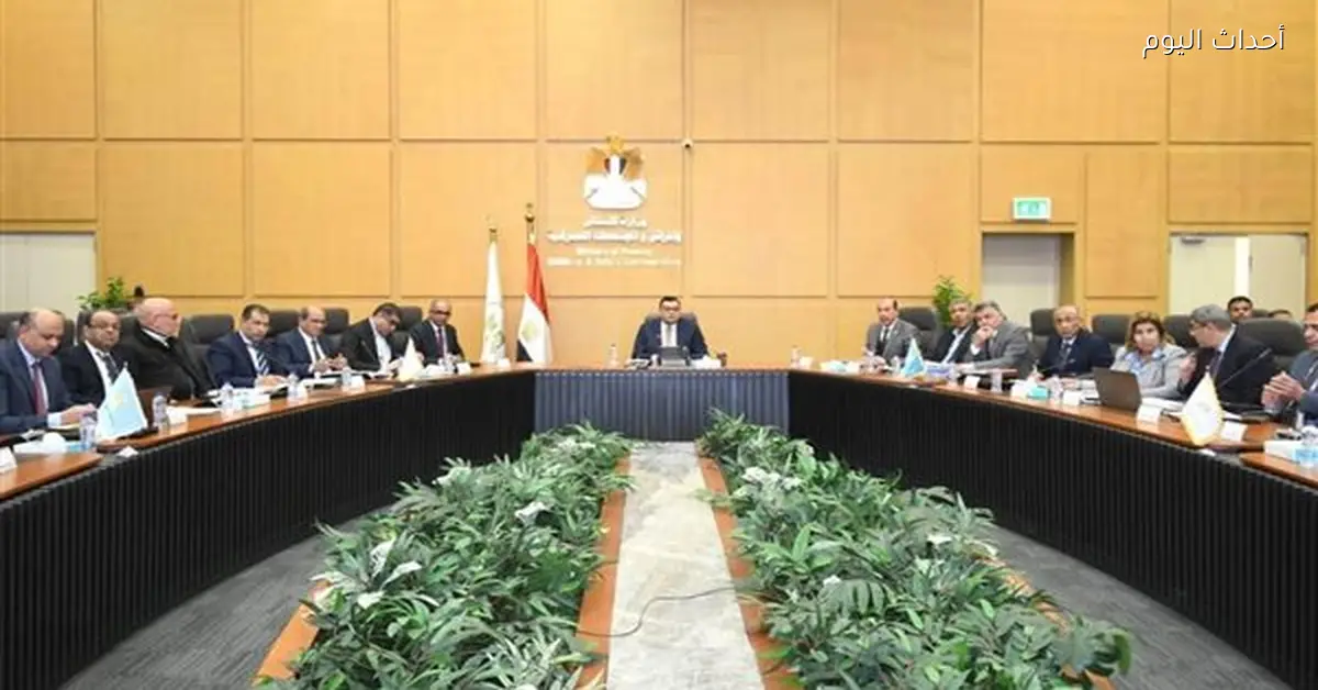 وزير الإسكان يتفقد مشروعات حياة كريمة ويشدد على الإنجاز السريع