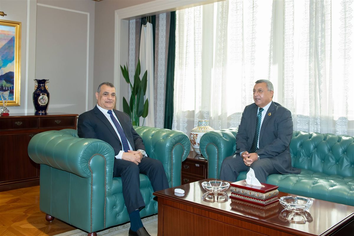 من جانب اللقاء