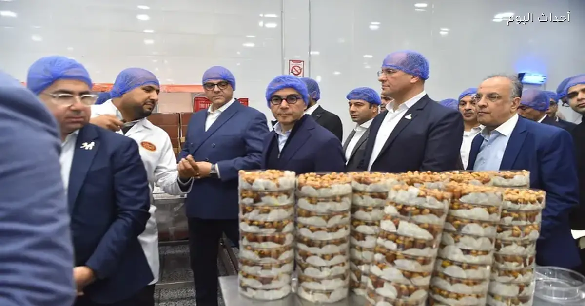 وزير الاستثمار يزور مصانع المنطقة الاستثمارية في بنها