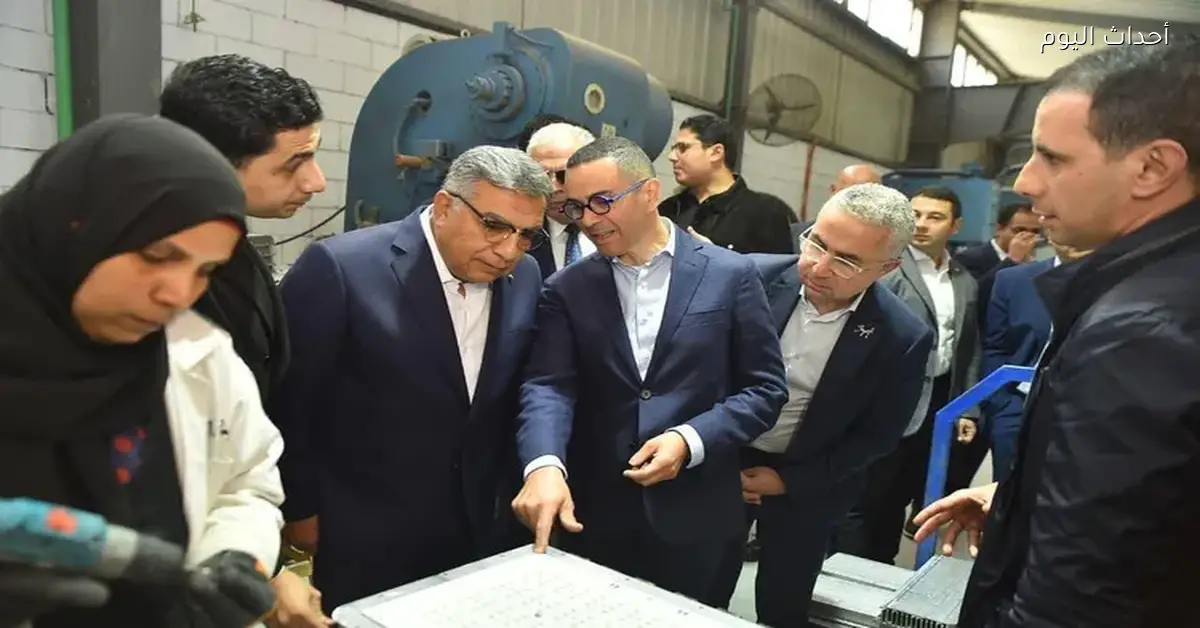 وزير الاستثمار يزور مصانع المنطقة الاستثمارية في ميت غمر