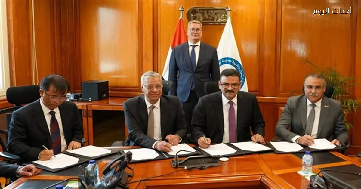 وزير البترول يلتقي شركة شينج فا لتعزيز قيمة الخامات التعدينية