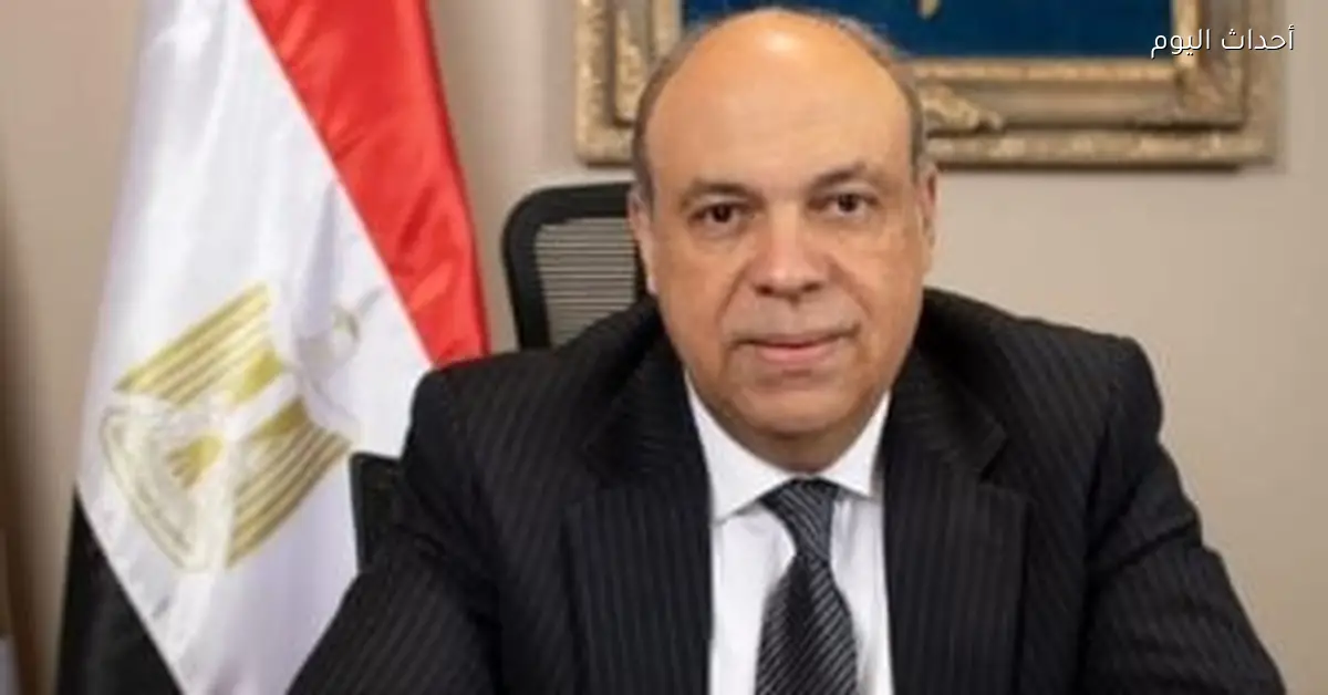 وزير الطيران المدني يعلن إلغاء كارت الجوازات وتسهيل السفر