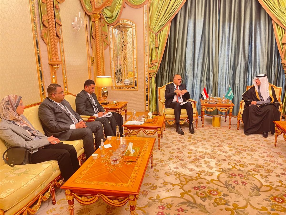 من جانب اللقاء