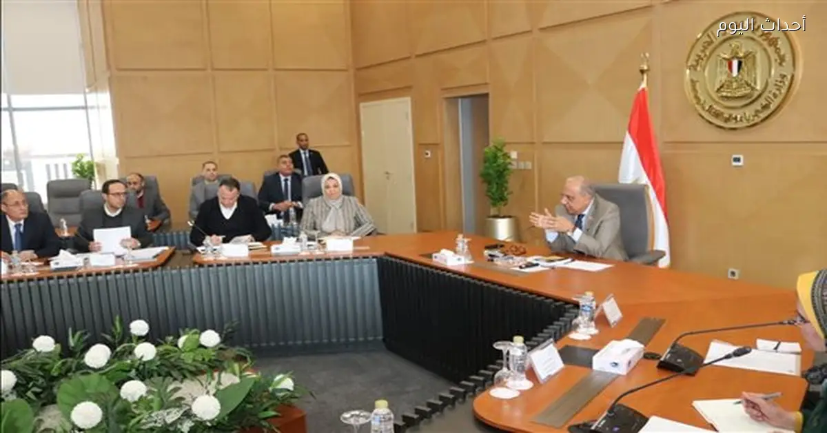 وزير الكهرباء يراقب مشروعات الطاقات المتجددة والحد من الوقود الأحفوري