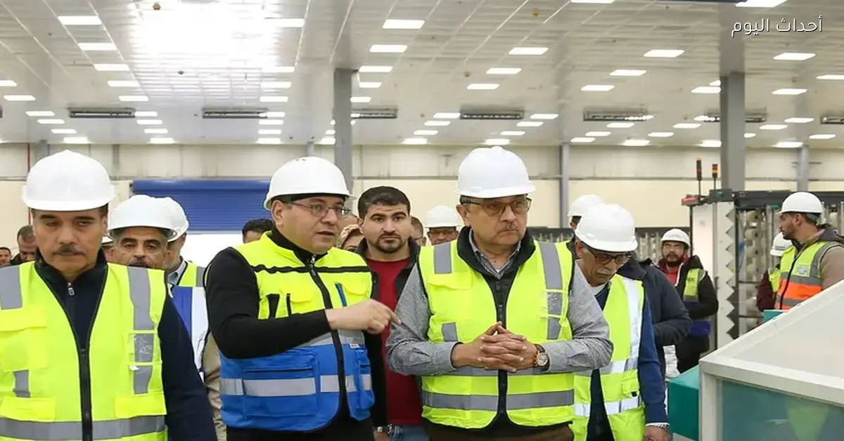 وزير قطاع الأعمال يزور شركة غزل المحلة لتفقد مشروع تطوير صناعة الغزل والنسيج