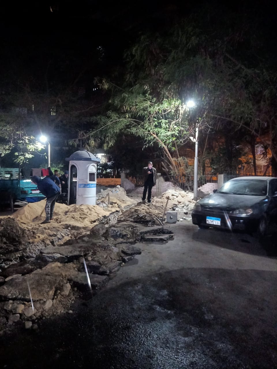 جانب من أعمال توصيل المرافق بعقار نفق الهرم