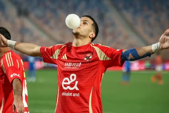 إمام عاشور خارج قائمة الأهلي بسبب العقوبة