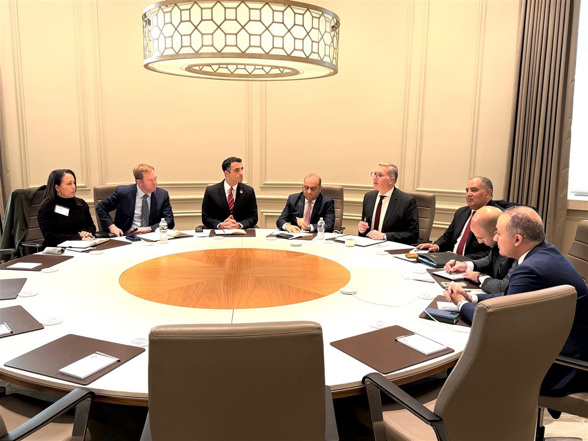 جانب من لقاء المائدة المستديرة