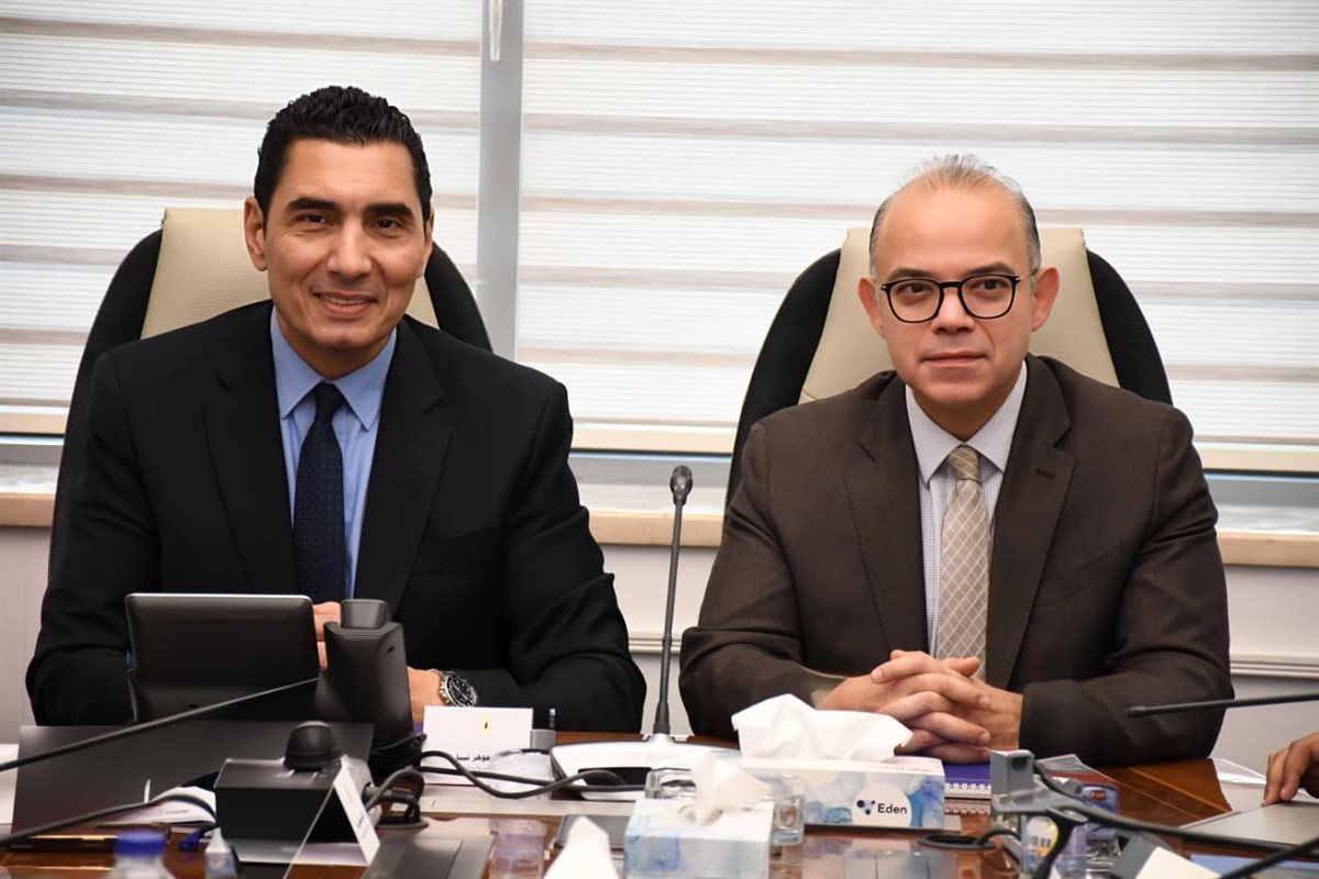 وزيرا الشباب والاستثمار والتجارة