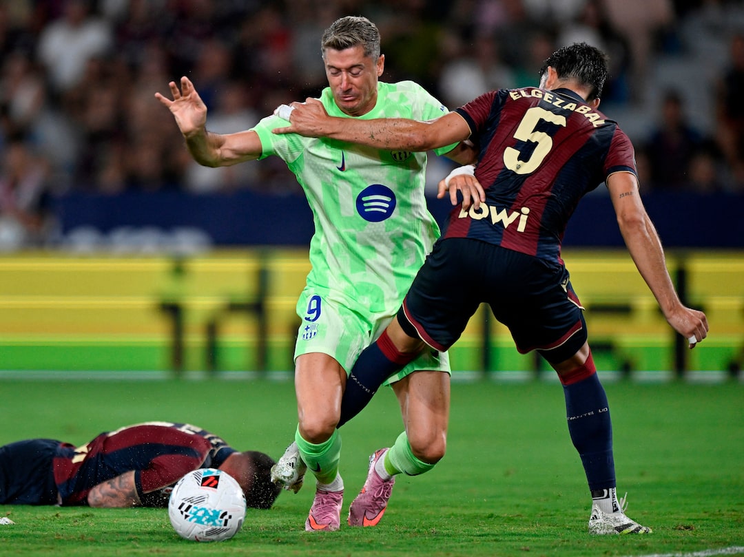 Barcelona stuns Levante with thrilling comeback in LaLiga | Reuters