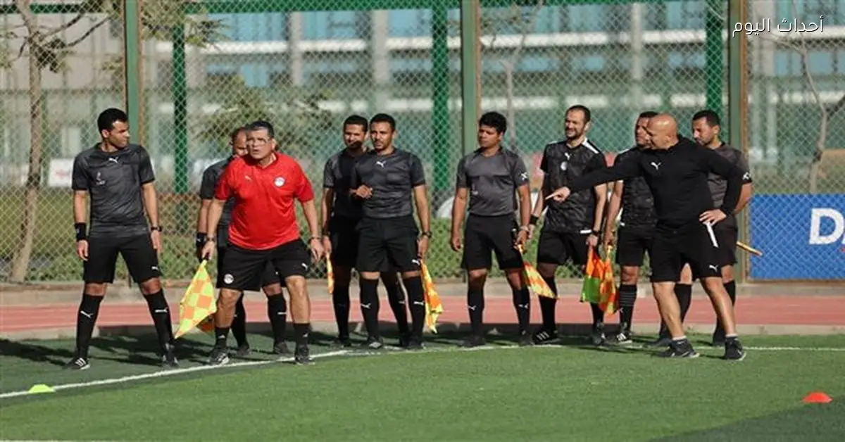 أوسكار رويز يدرب 20 حكمًا في مركز المنتخبات الوطنية