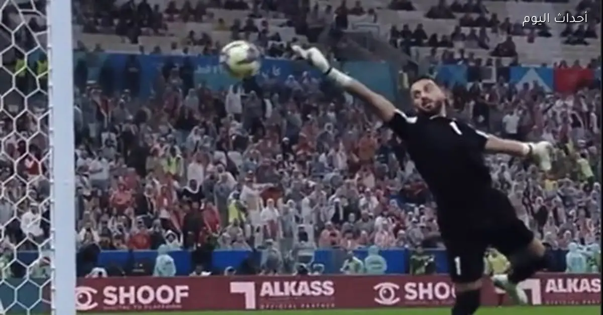 إصابة يزيد أبو ليلي حارس الأردن بعد هدف طناني العالمي فيديو