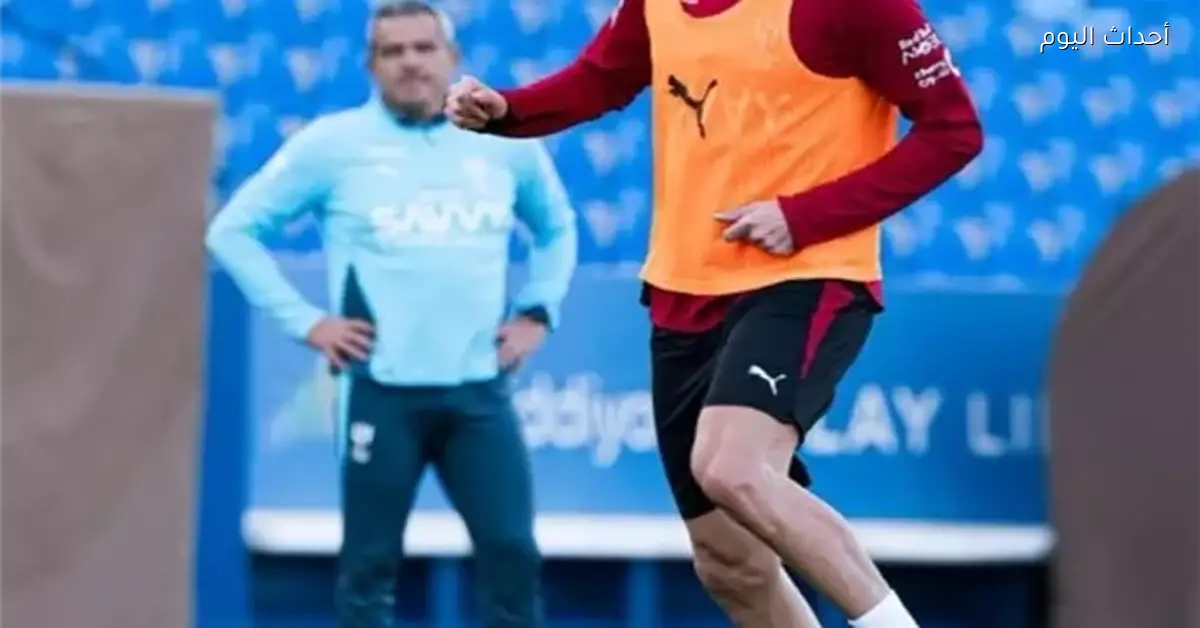 بنزيما يظهر لأول مرة مع الهلال وتشكيل الفريق أمام الأخدود