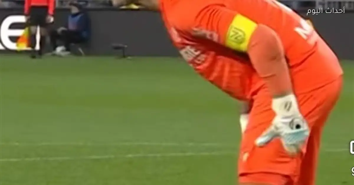 حارس نانت يتجاهل قرارات الاتحاد الفرنسي ويقف بجانب زملائه المسلمين