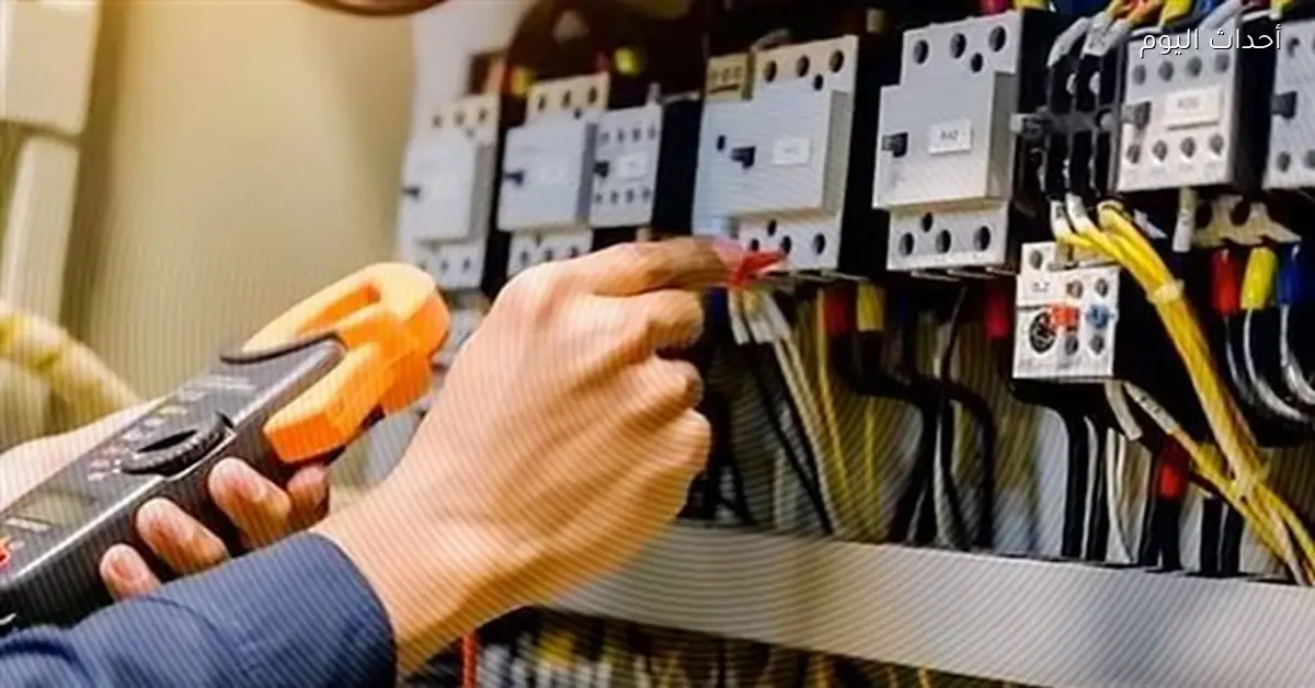محمود عصمت يحذر من مخاطر سرقة التيار الكهربائي