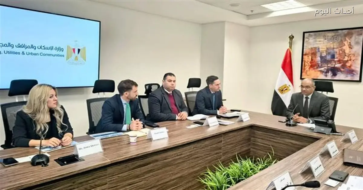 وزارة الإسكان تستكشف إنشاء محطات تحلية مياه البحر مع شركات دولية