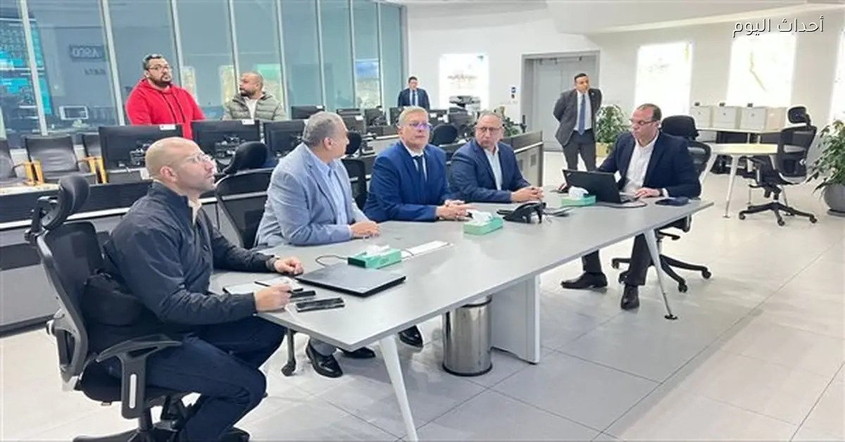 وزير البترول يزور مركز التحكم في شبكة الغاز الطبيعي