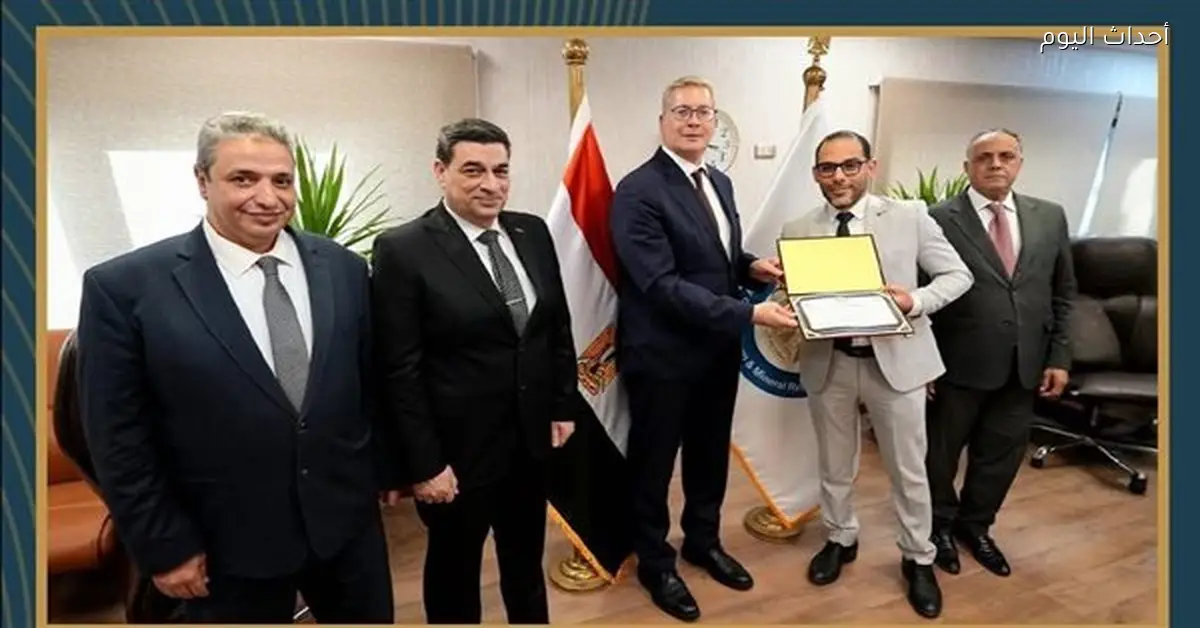 وزير البترول يكرم فريق توطين إنتاج مادة كيميائية جديدة