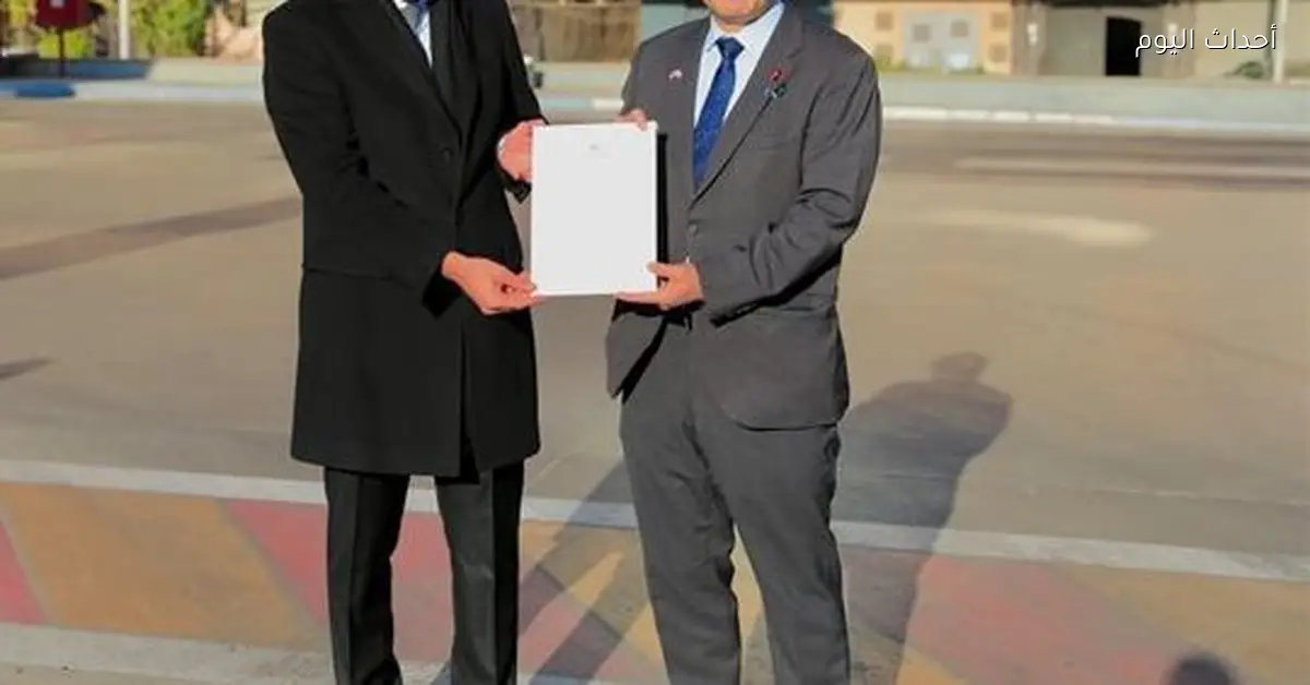 وزير التعليم المصري يسلم رسالة شكر من الرئيس السيسي لأسرة شينزو آبي