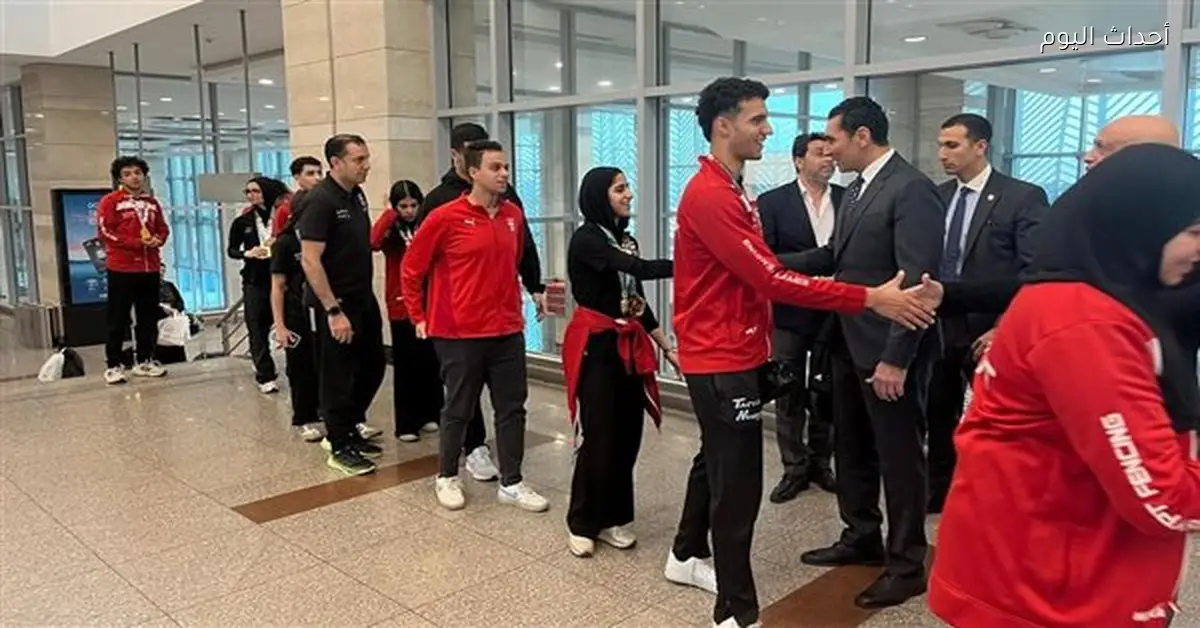 وزير الشباب والرياضة يستقبل منتخب مصر للسلاح