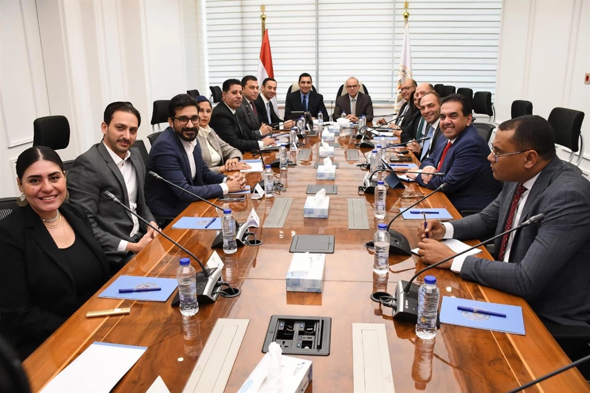 وزيرا الشباب والاستثمار والتجارة