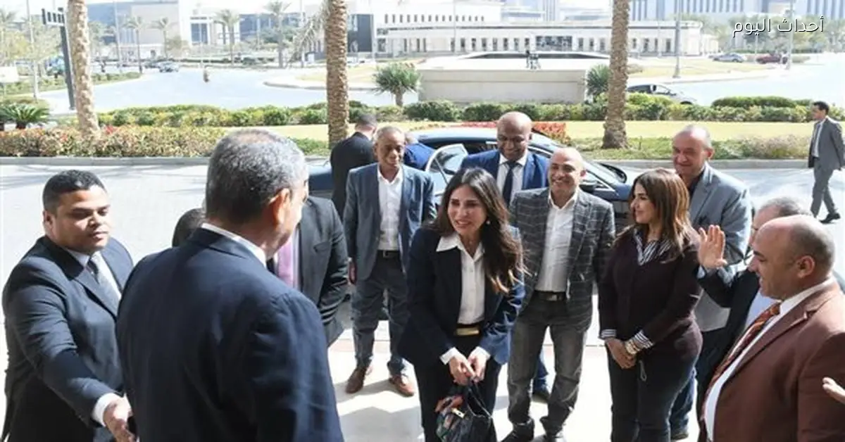 وزيرة الإسكان تتابع تنفيذ مشروعات المدن الجديدة بالصعيد