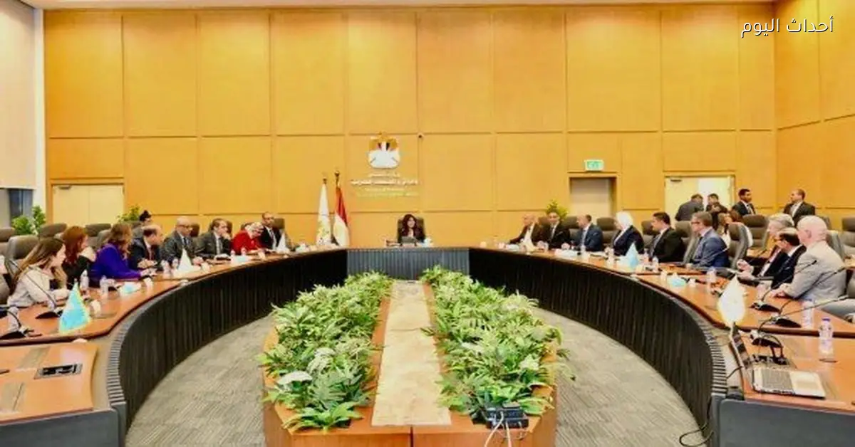 وزيرة الإسكان تناقش توسيع إدارة الفنادق