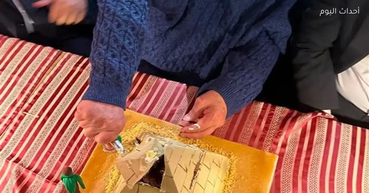 يوشيمورا يحتفل بعيد ميلاده في مصر بعد اكتشاف مركب خوفو