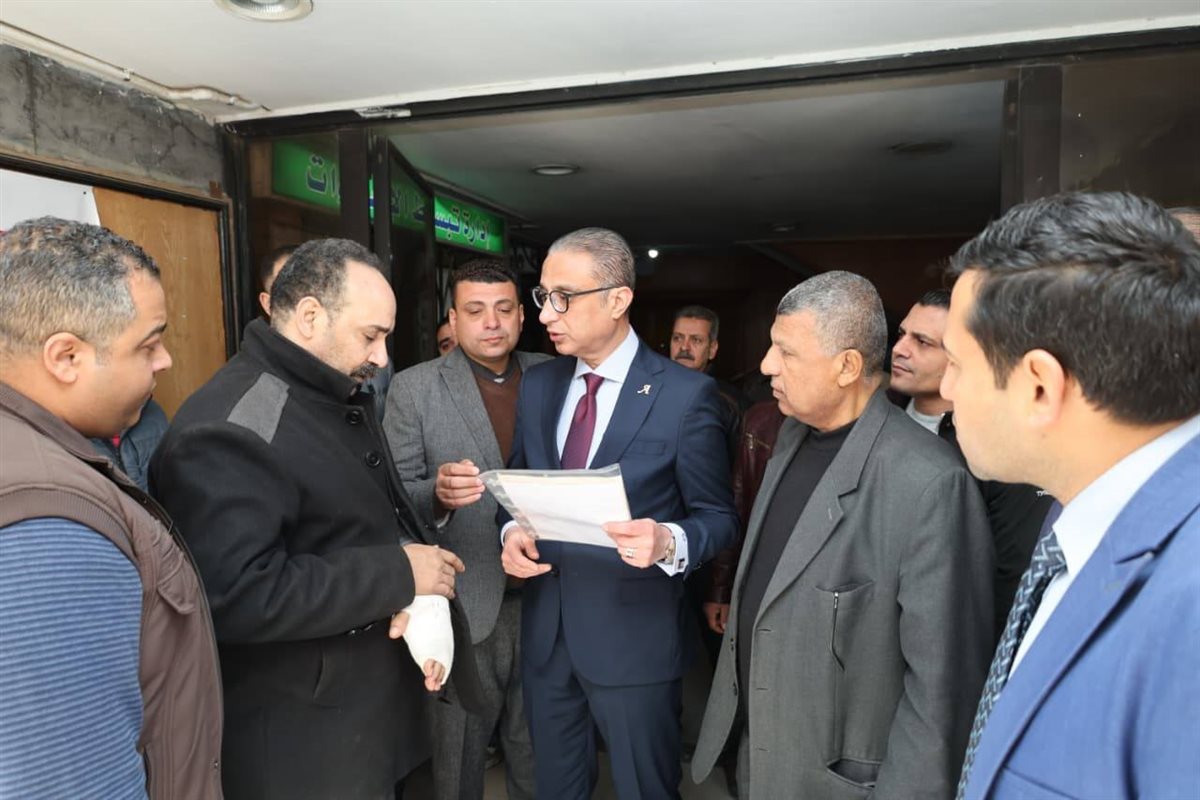 جانب من زيارة محافظ الجيزة لمقر هيئة النظافة والتجميل