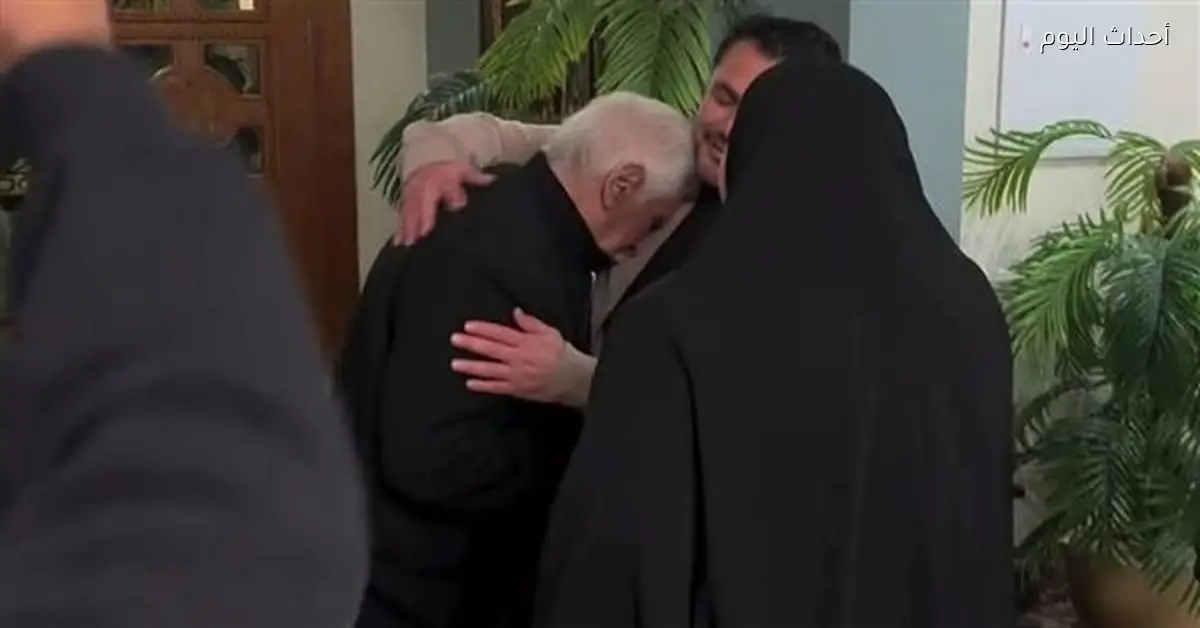 لحظة إنسانية بين حسن شحاتة ووالدة محمد عبدالوهاب في سحور “المعلم والصقر”