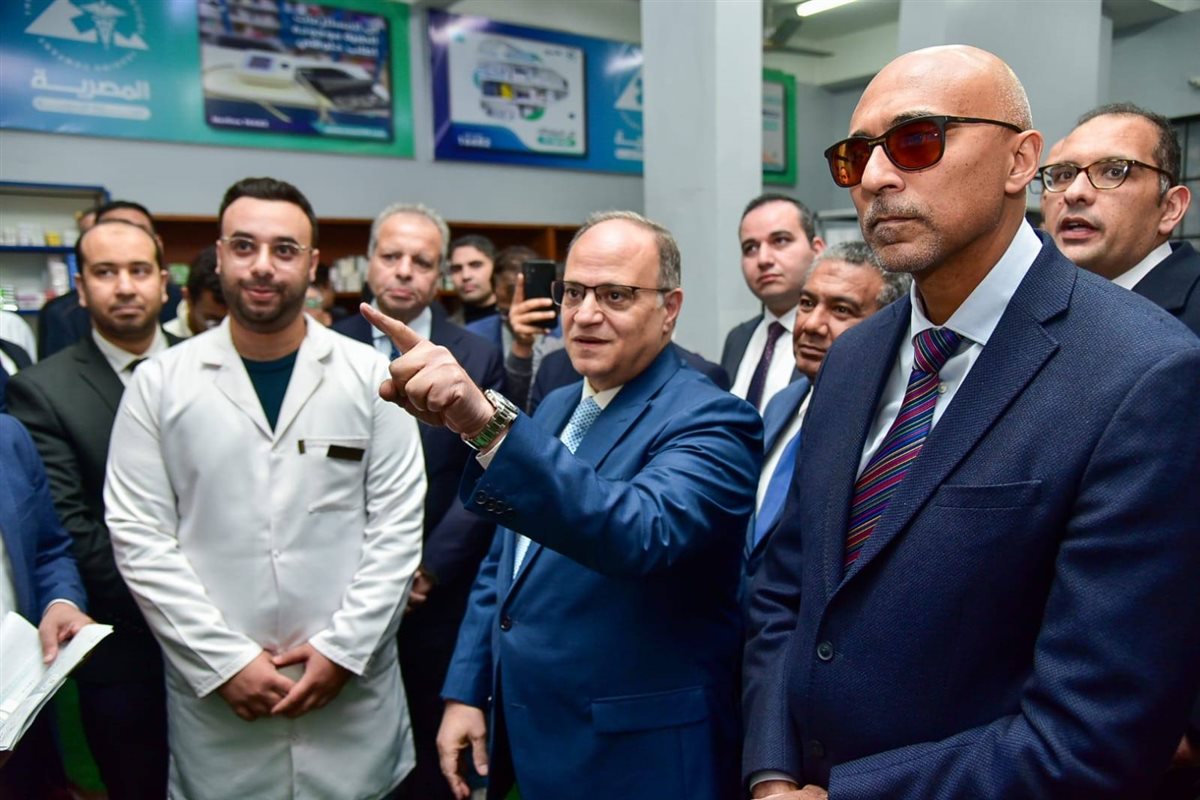 جانب من زيارة الغمراوي لصيدلية إسعاف الجيزة