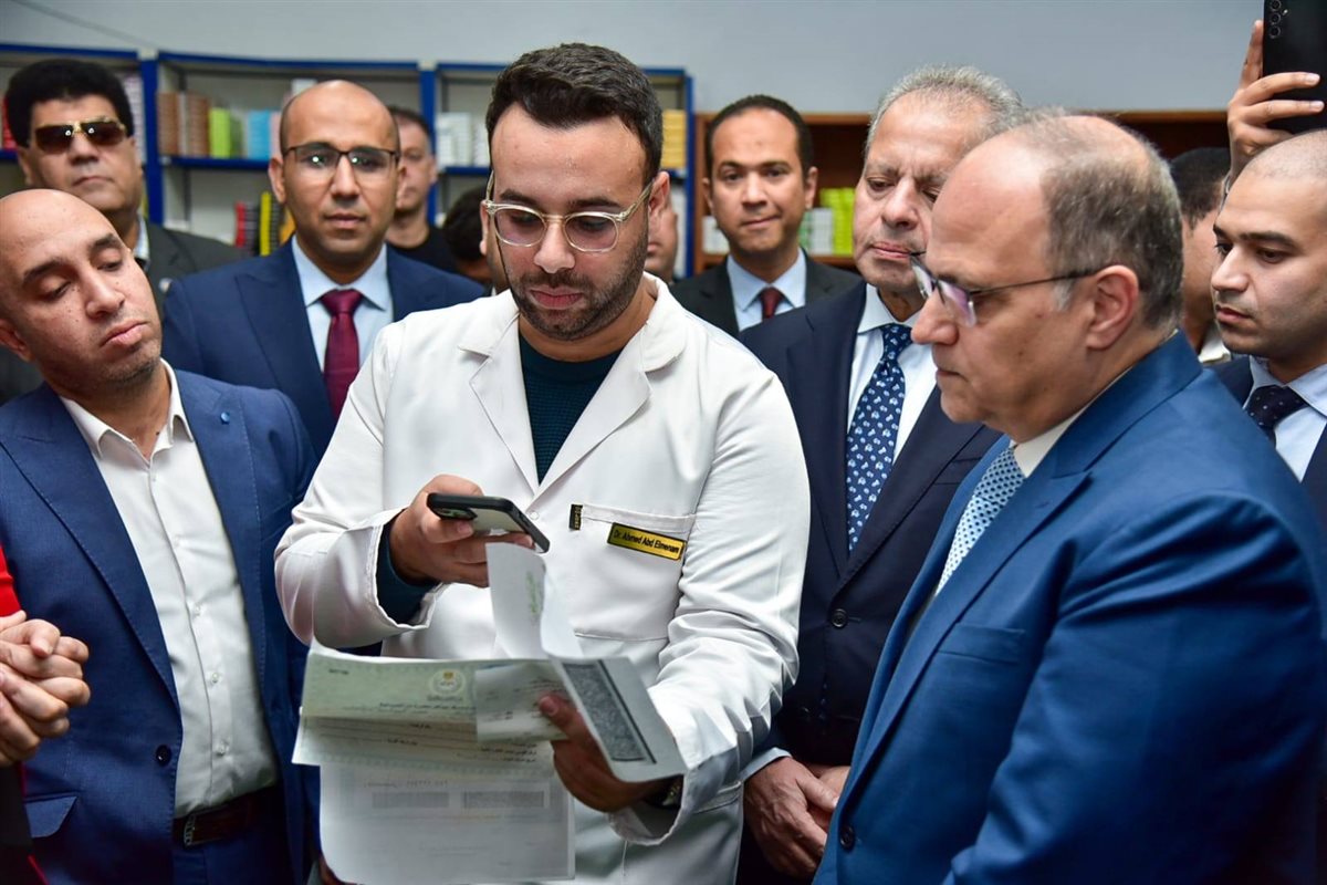 جانب من زيارة الغمراوي لصيدلية إسعاف الجيزة