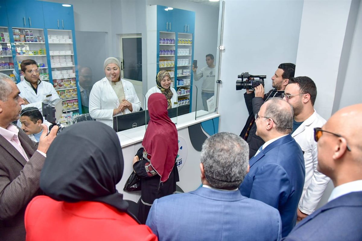 جانب من زيارة الغمراوي لصيدلية إسعاف الجيزة