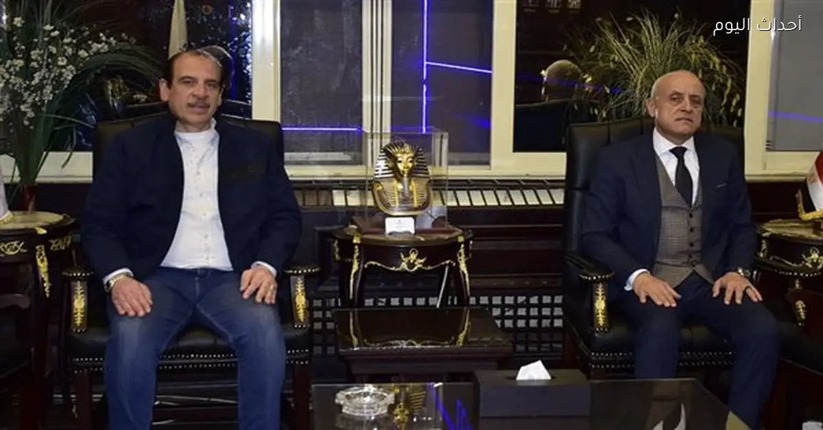 محافظ الأقصر يلتقي نائب وزير الصحة لتقييم المنظومة الصحية