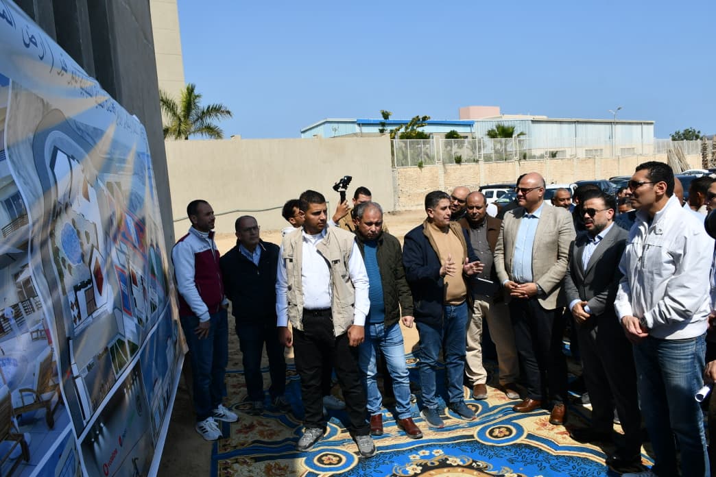 وزير الشباب والرياضة ومحافظ الإسكندرية يتفقدان منتدى الشباب بأبو قير 