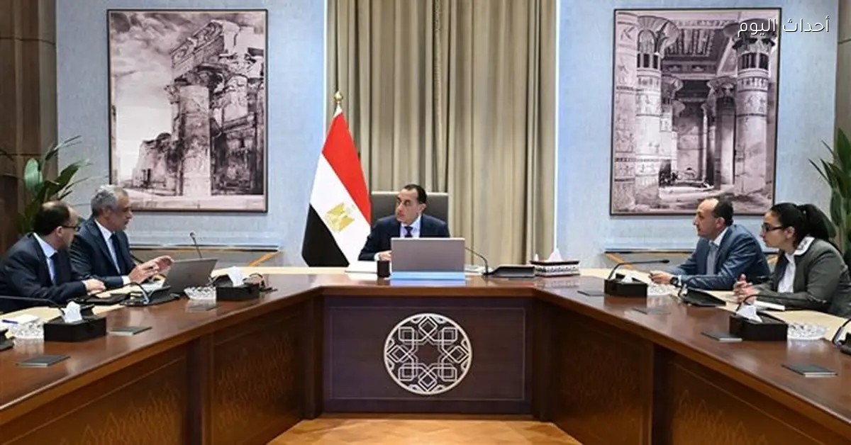 رئيس الوزراء يناقش ملفات العمل مع وزير الإنتاج الحربي