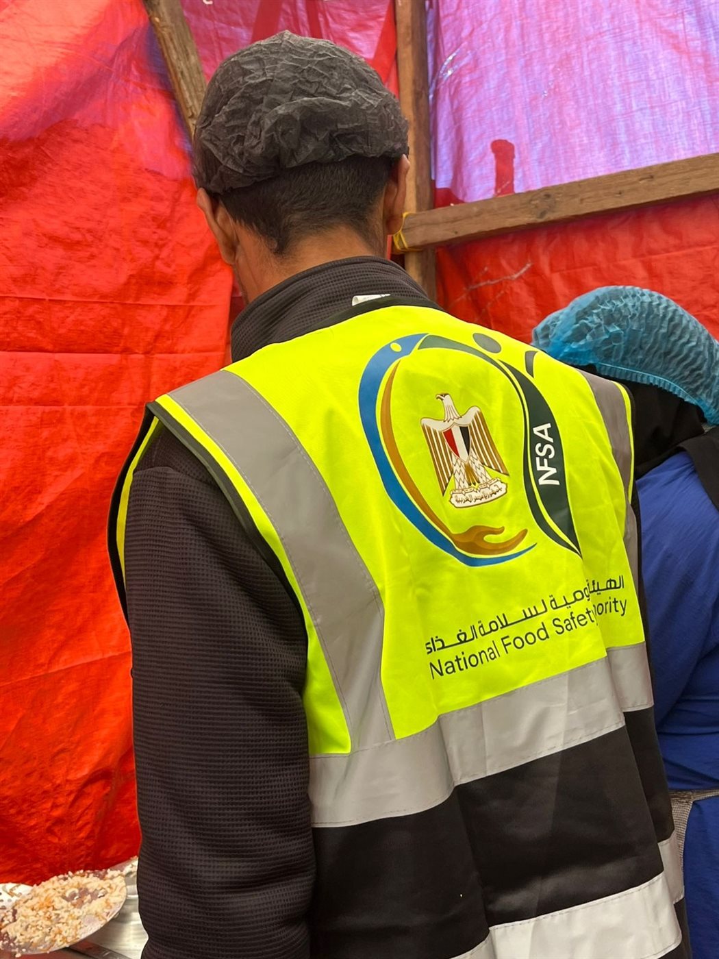 جانب من أعمال وتجهيز الوجبات 