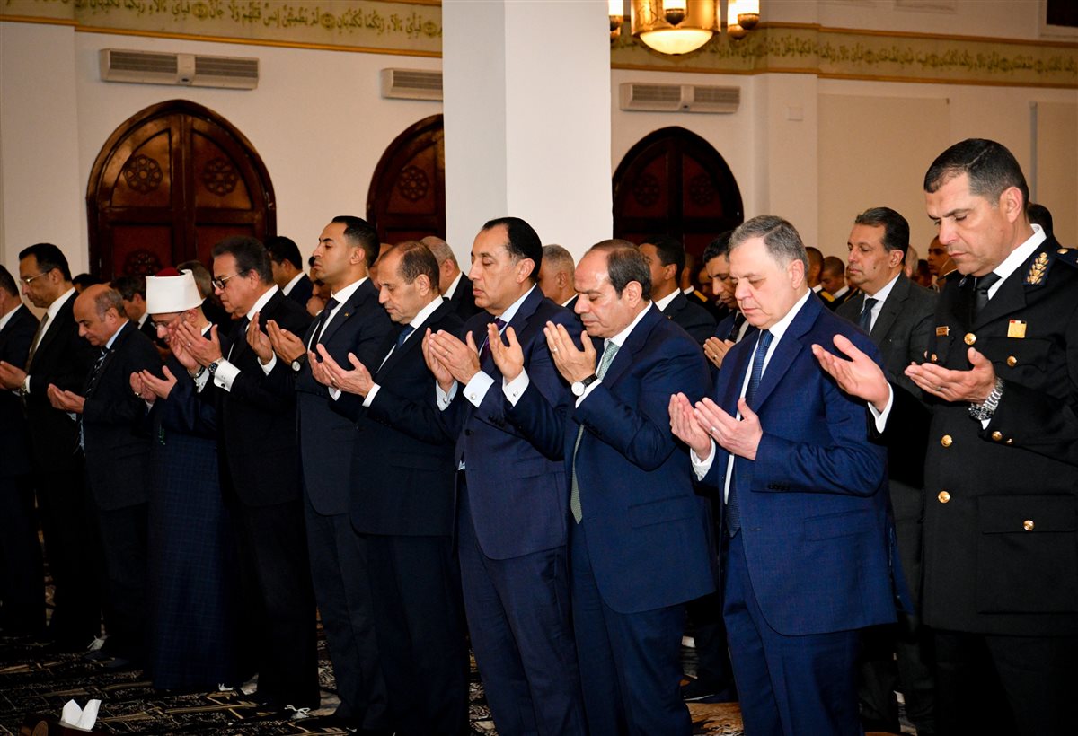 أداء صلاة العشاء والتراويح