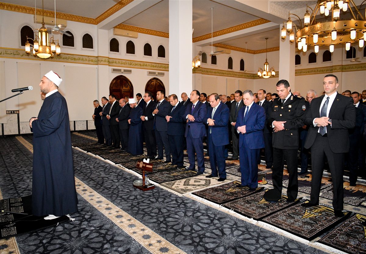 أداء صلاة العشاء والتراويح