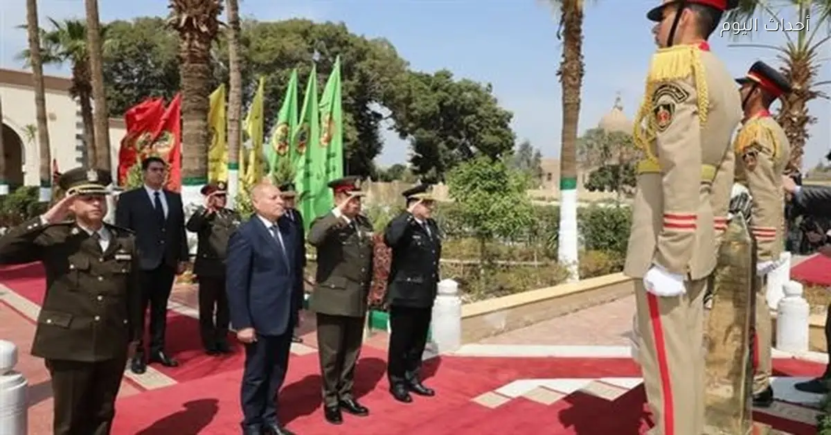 محافظ القاهرة يكرم شهداء المنطقة العسكرية بإكليل من الزهور