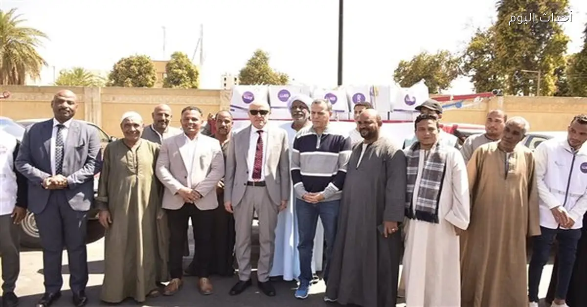 محافظ الأقصر يوزع 3000 كرتونة غذائية لمستحقيها