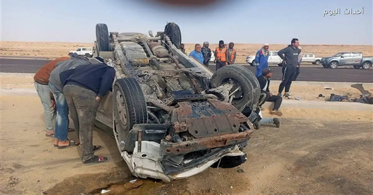 مصرع 3 وإصابة 11 في انقلاب سيارة بمطروح