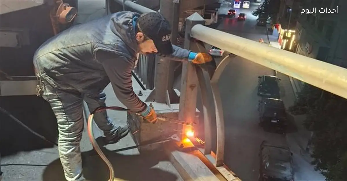 محافظ الجيزة يتابع صيانة الكباري وتركيب الأسوار الحديدية